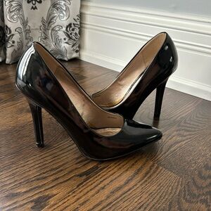 Black Point Toe Pump